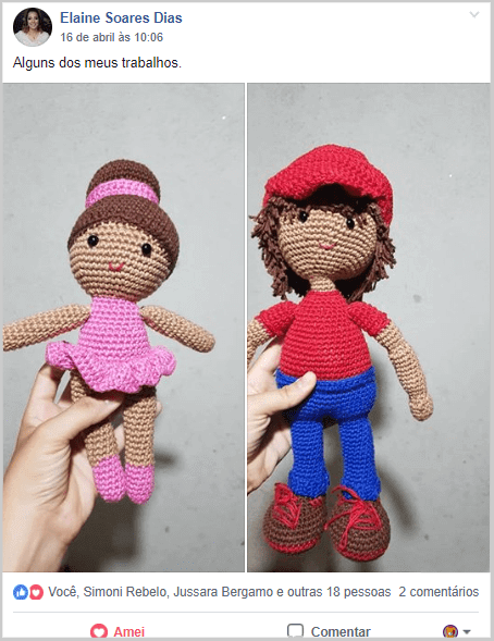 Amigurumi de bailarina roupa rosa e garoto roupa azul e vermelho.